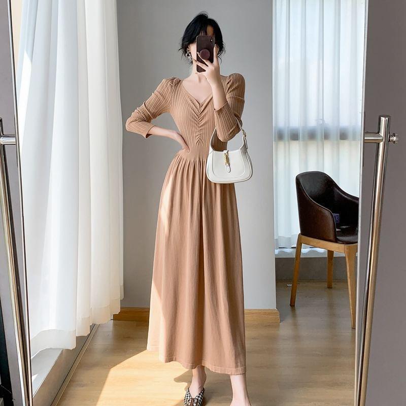 Long-Sleeve V-Neck Plain Ruched Midi A-Line Knit Dress Product Image