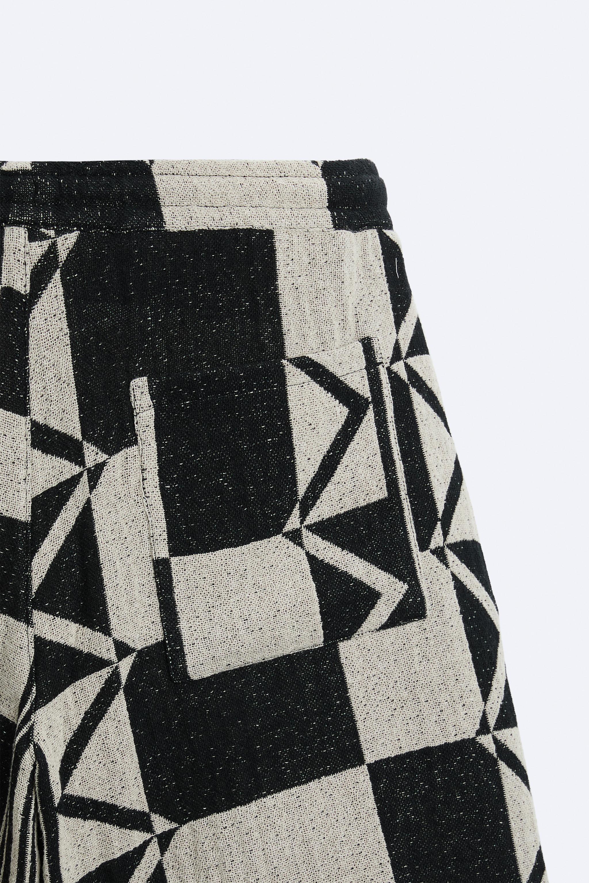 GEOMETRIC JACQUARD SHORTS Product Image