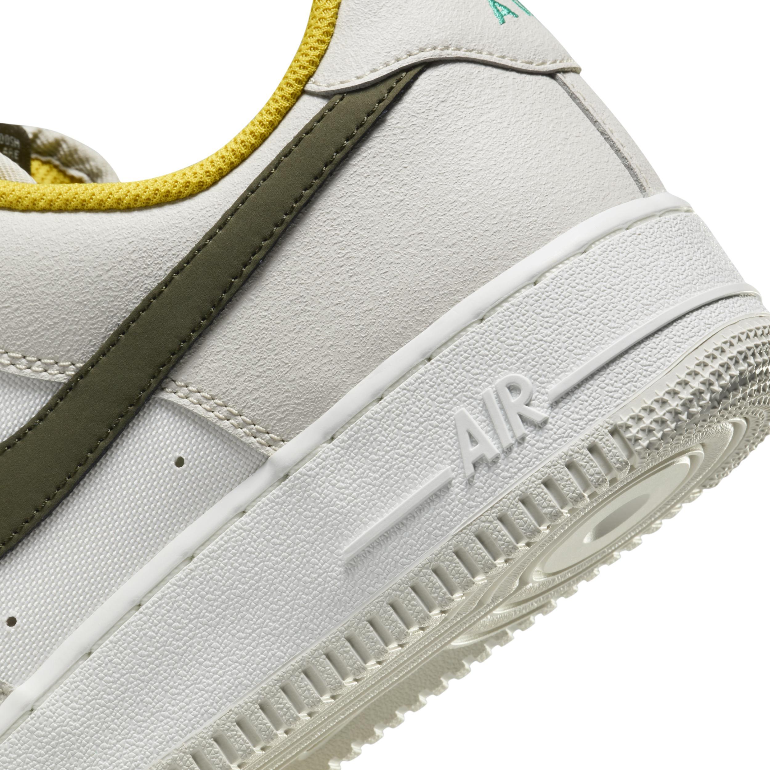 Nike Men's Air Force 1 '07 Premium Shoes Product Image