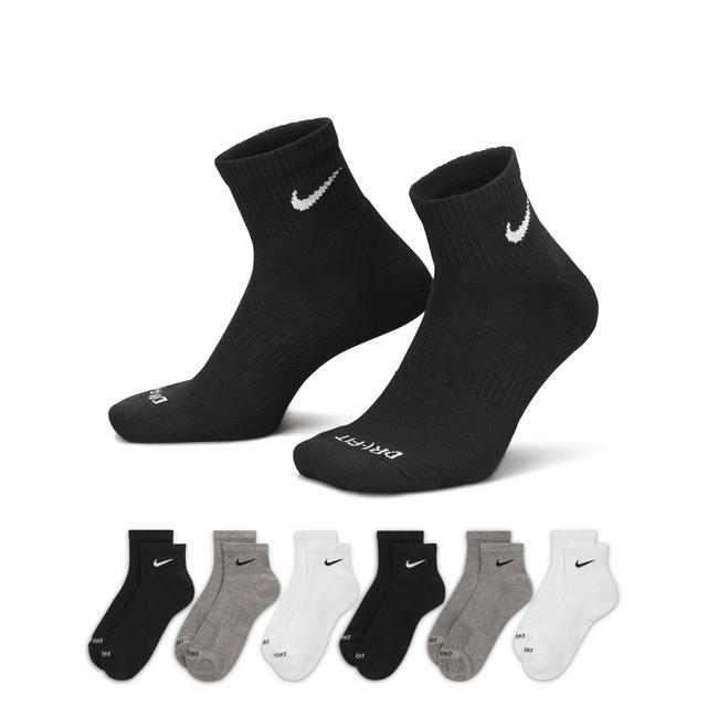 Nike Men's Everyday Plus Cushioned Training Ankle Socks (6 Pairs) Product Image