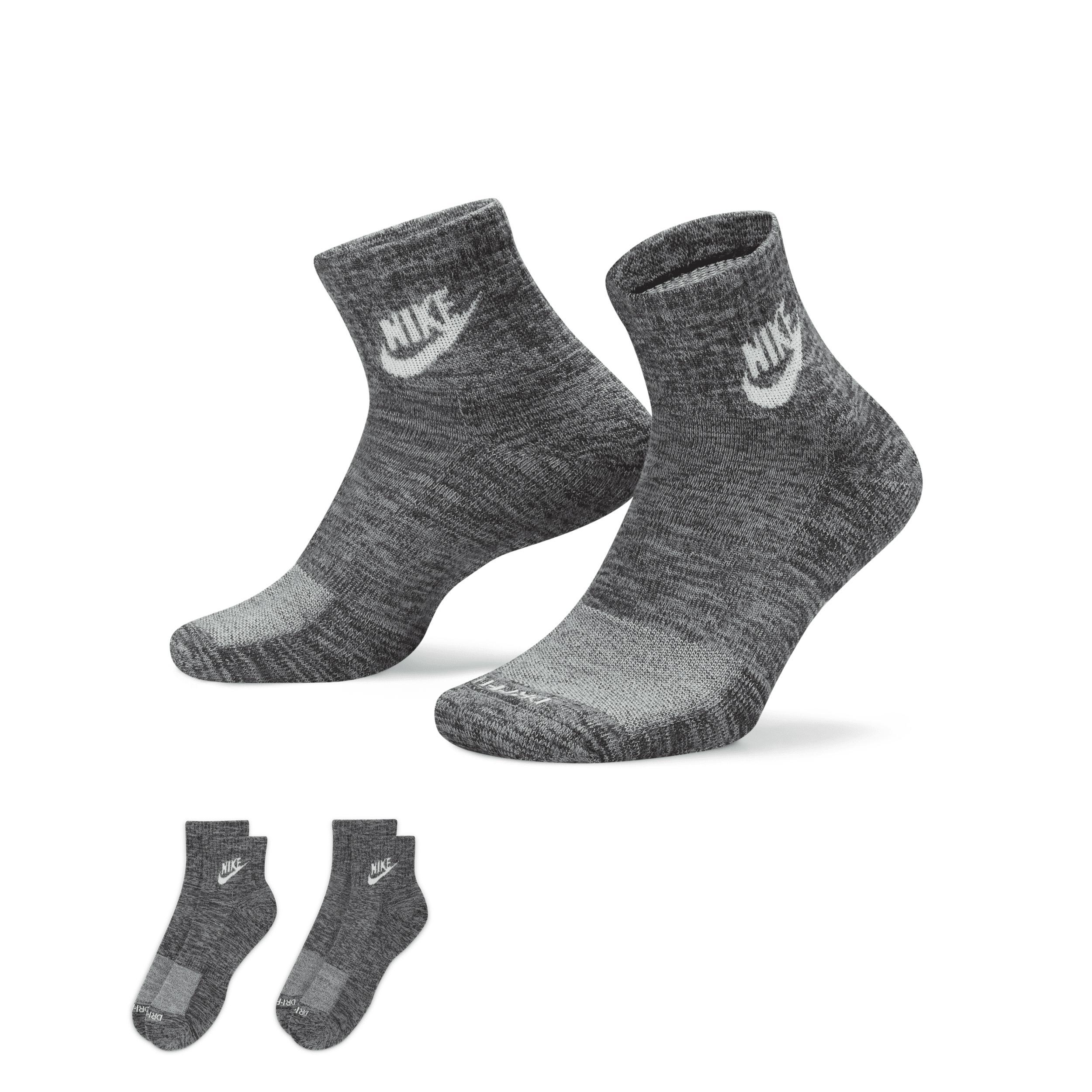 Nike Men's Everyday Plus Cushioned Ankle Socks Product Image