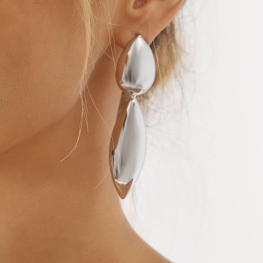 Metal Drop Earring Product Image