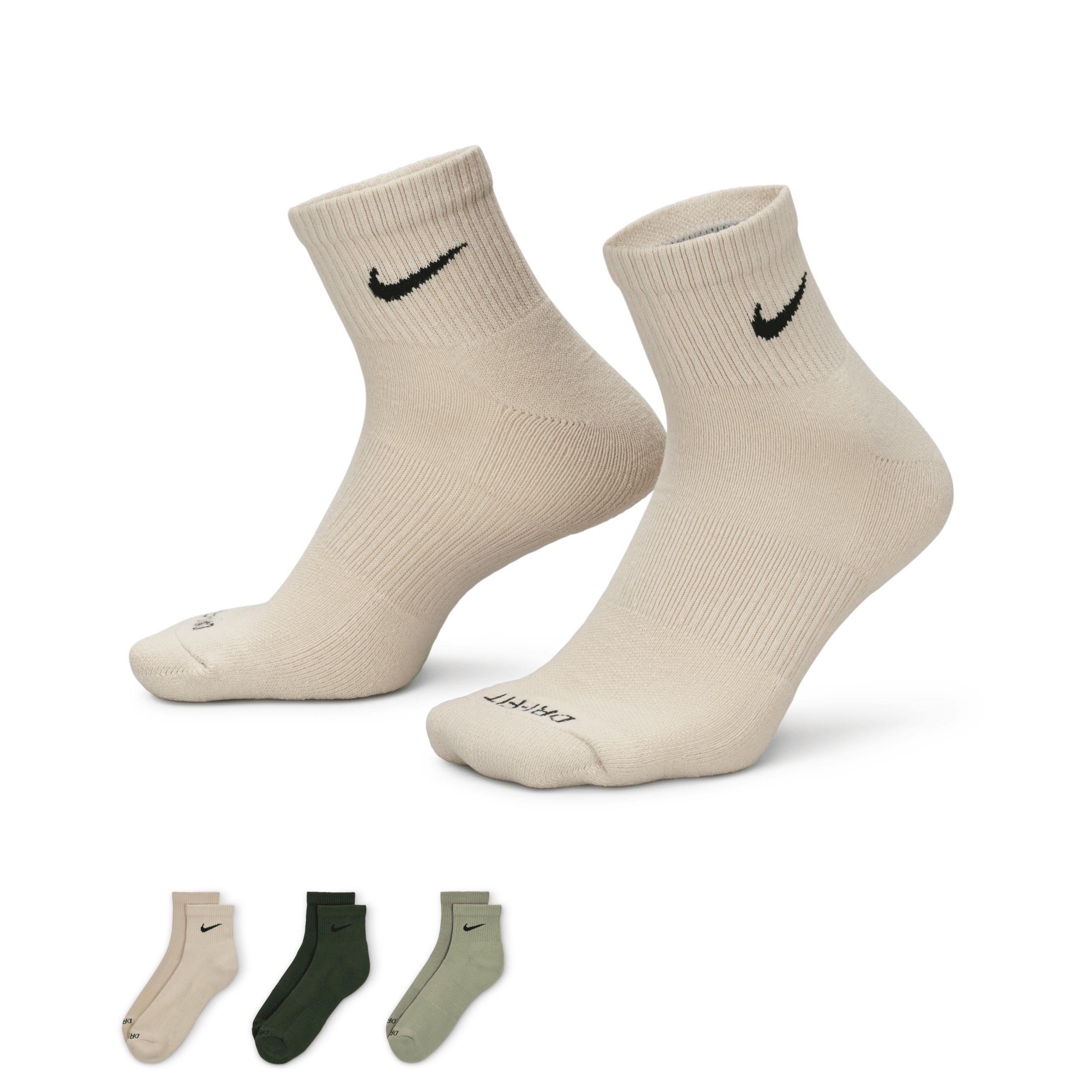 Nike Men's Everyday Plus Cushioned Training Ankle Socks (3 Pairs) Product Image