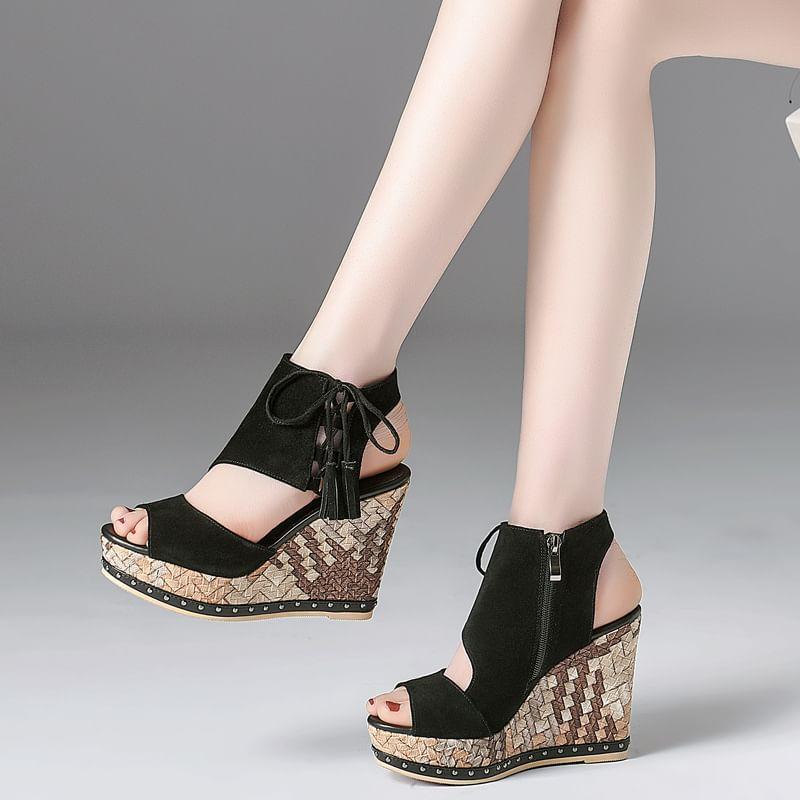 Wedge Heel Tasseled Pumps Product Image