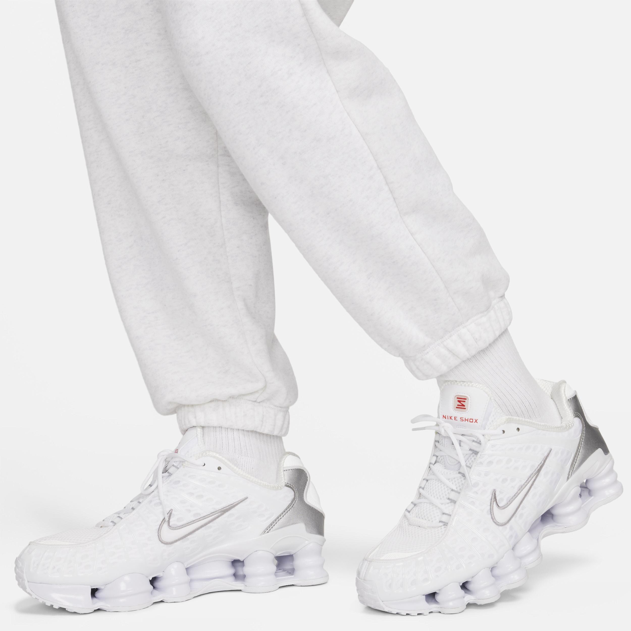 Women's Nike Sportswear Club Fleece Oversized Mid-Rise Sweatpants Product Image