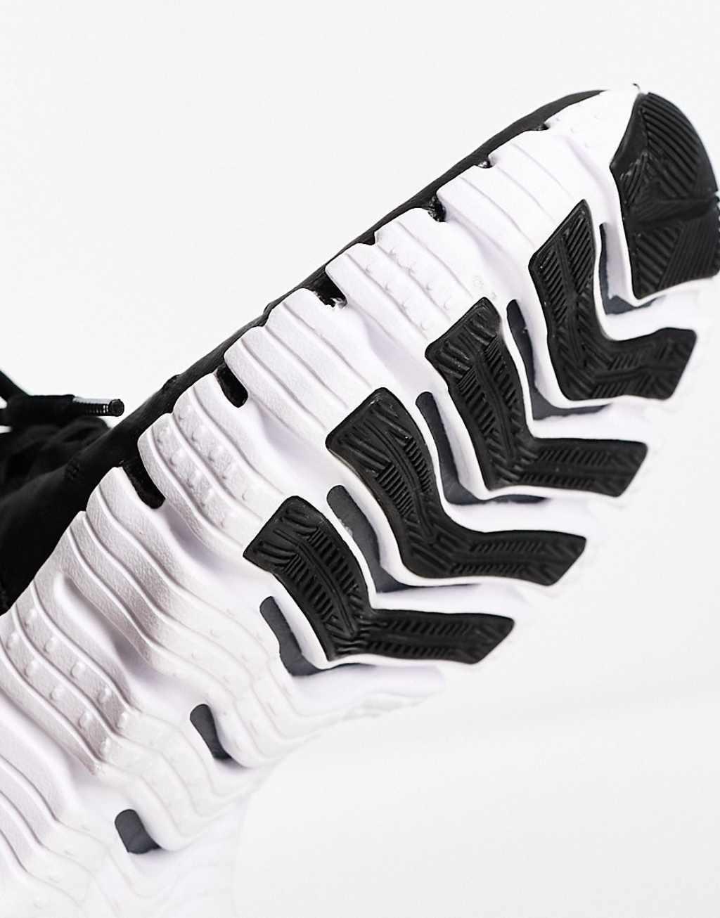 Nike Training Free Metcon 5 sneakers in black Product Image