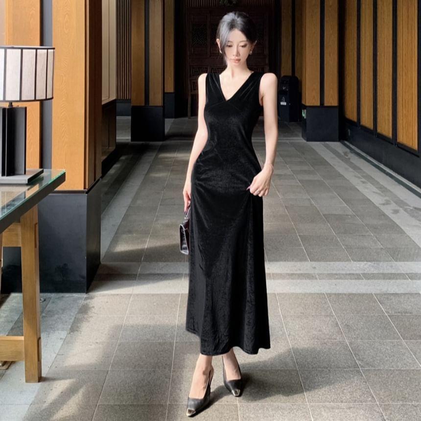 Sleeveless V-Neck Plain Velvet Midi A-Line Dress Product Image