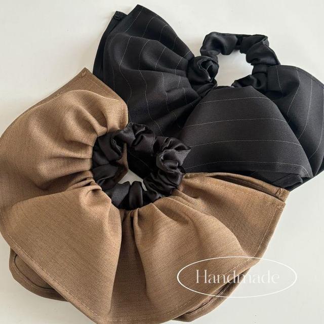 Bow Scrunchie Product Image