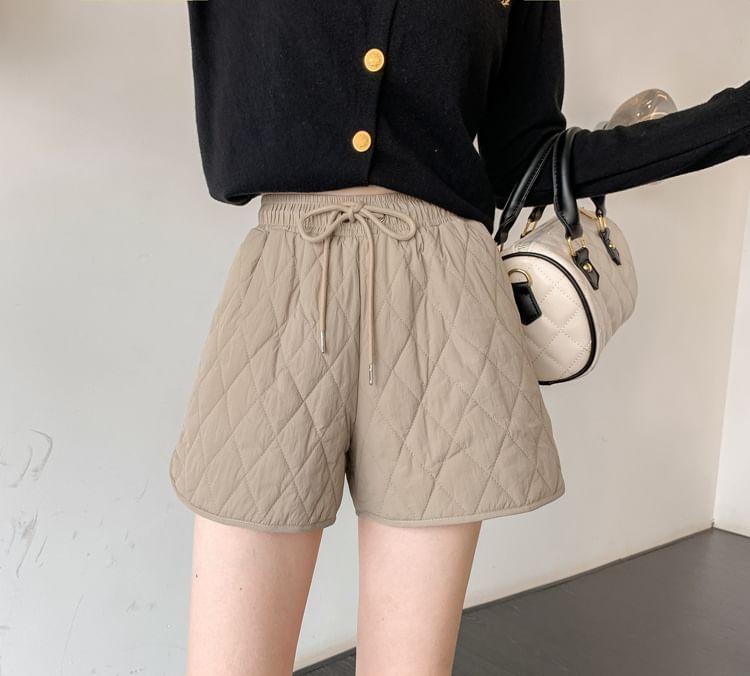 High Waist Plain Quilted Shorts Product Image