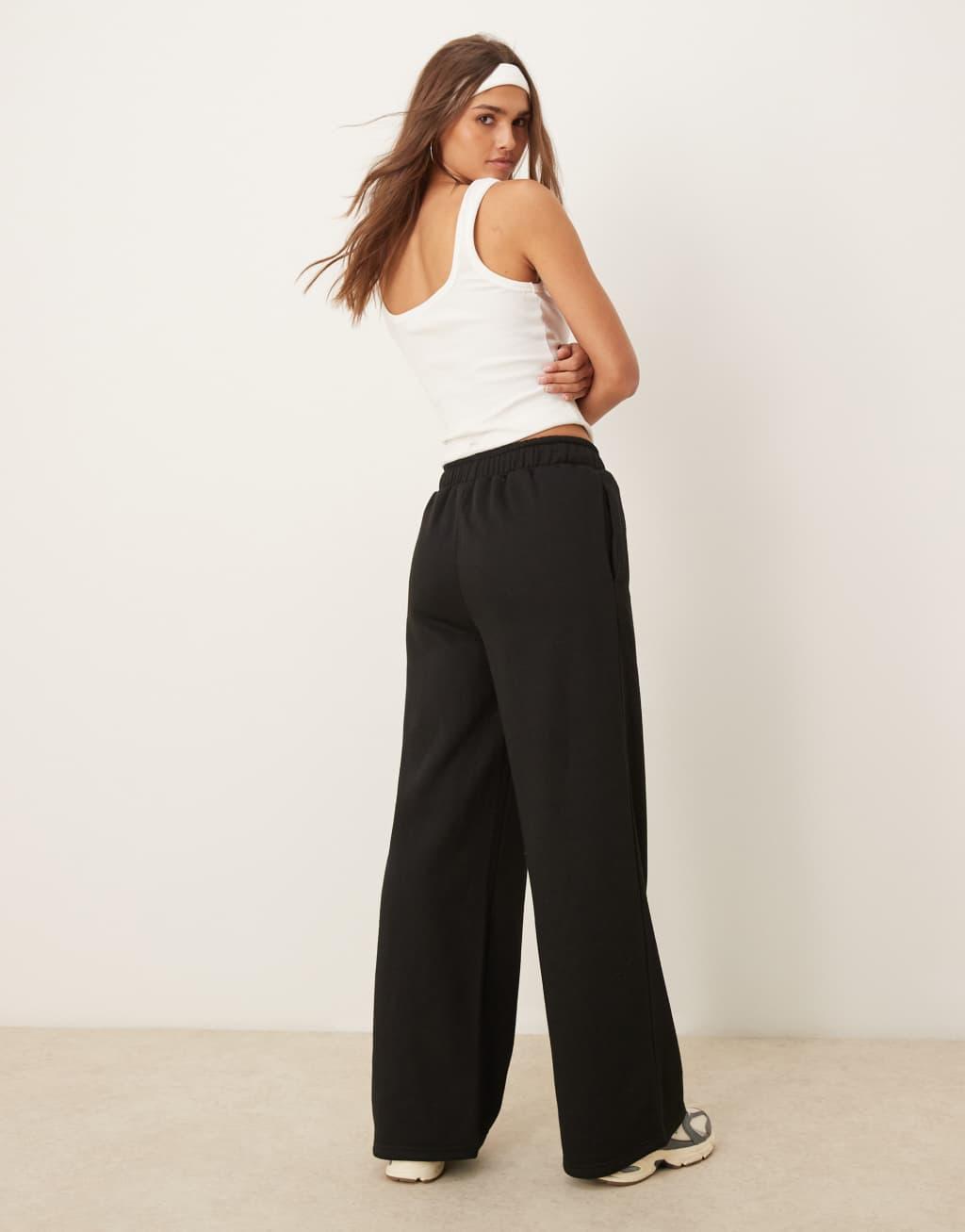 Urban Threads lounge sporty wide leg sweatpants in black Product Image