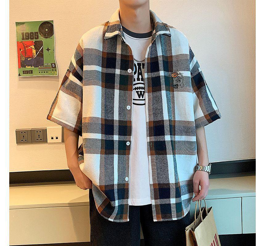 Short-Sleeve Plaid Label Applique Button-Up Shirt Product Image