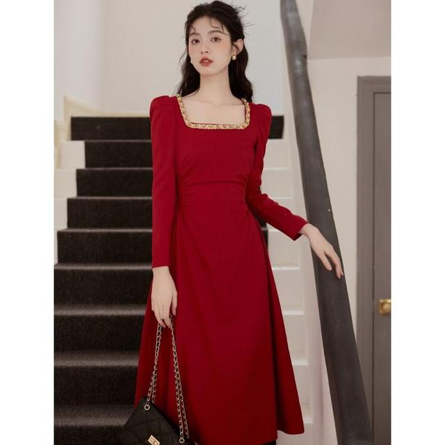 Long Sleeve Round Neck Contrast Trim Ruched Midi A-Line Dress Product Image