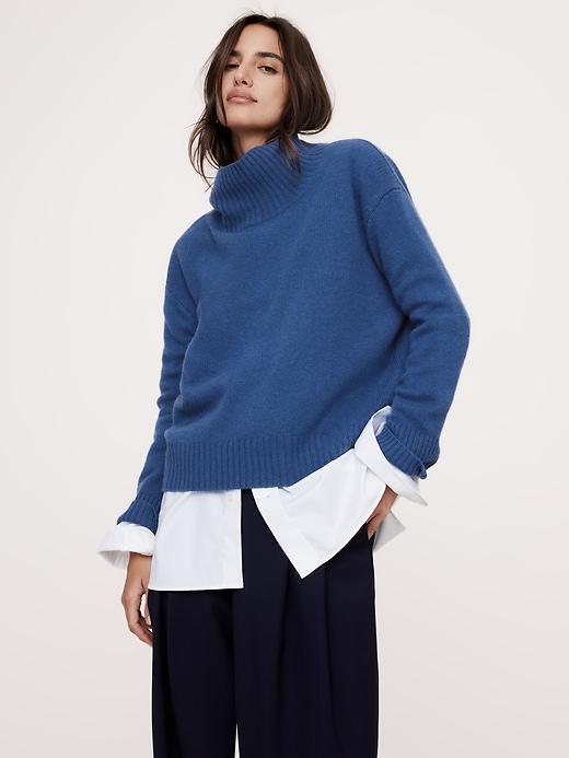 Oversized Midweight Cashmere Turtleneck Sweater Product Image