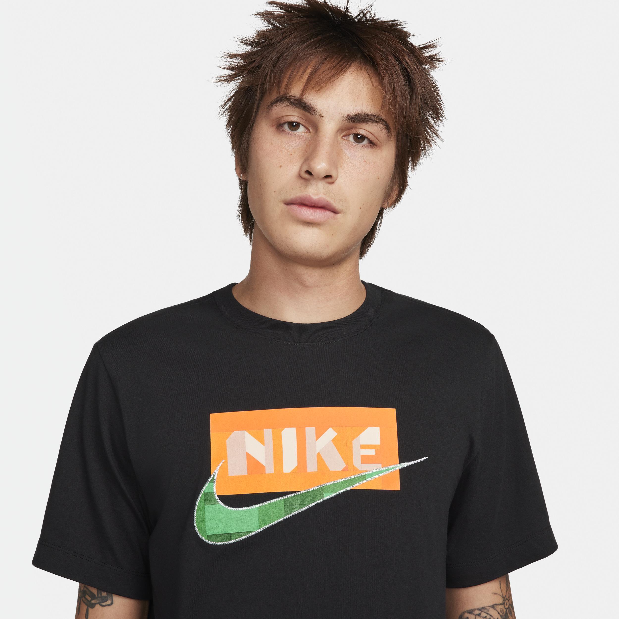 Nike Swoosh Appliqu Graphic T-Shirt Product Image