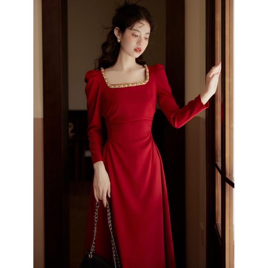 Long Sleeve Round Neck Contrast Trim Ruched Midi A-Line Dress Product Image