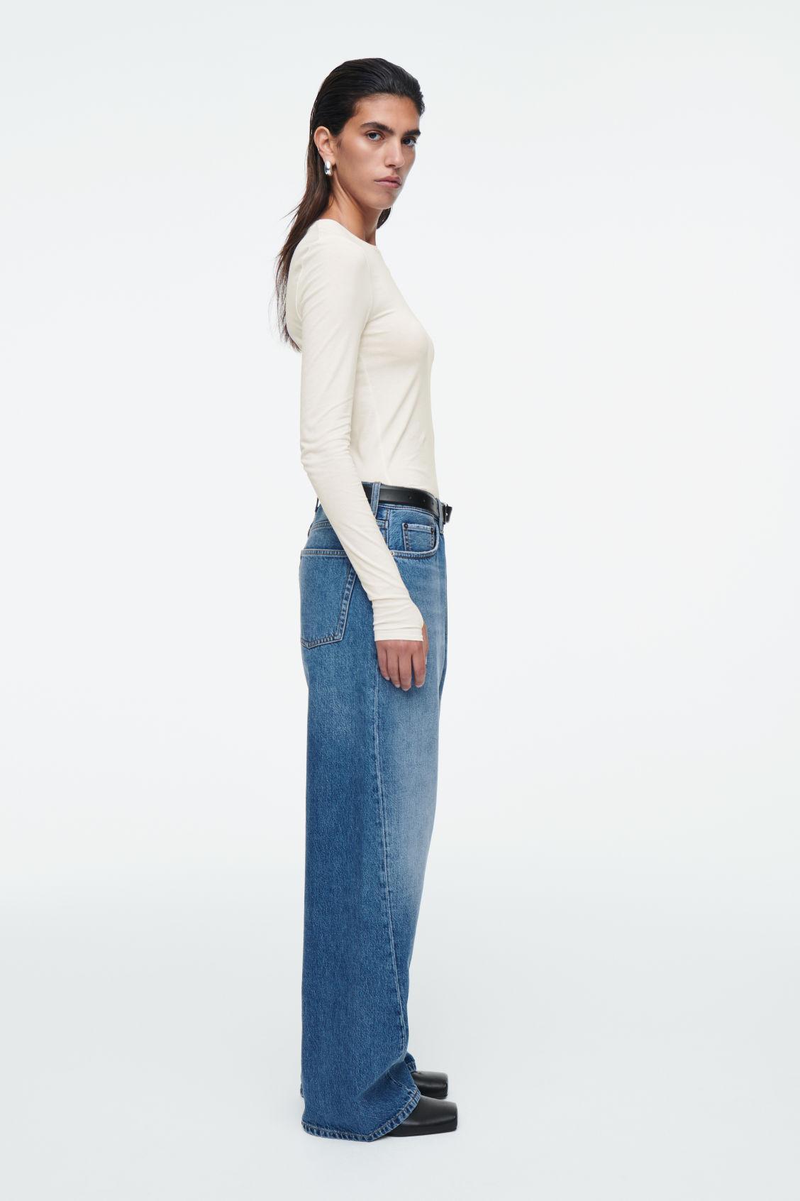 SLIM-FIT LONG-SLEEVE TOP Product Image