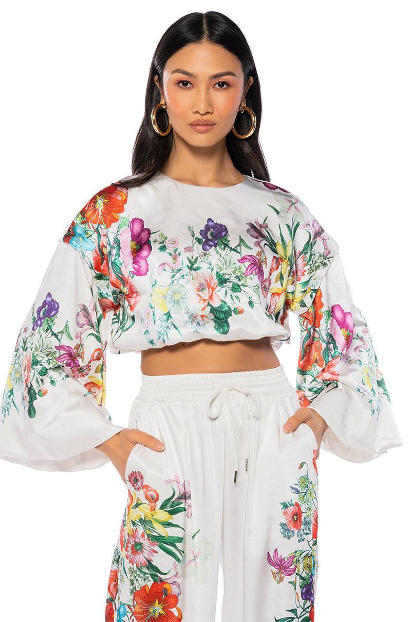 FULL BLOOM ZIP OFF SLEEVES BLOUSE Product Image