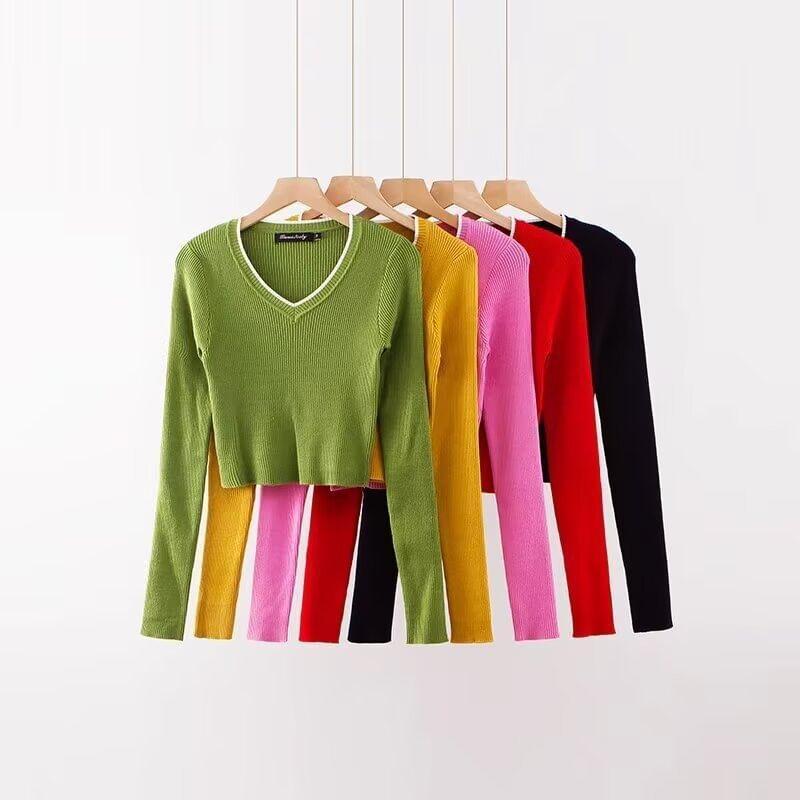 Long-Sleeve V-Neck Contrast Trim Ribbed Crop Knit Top Product Image