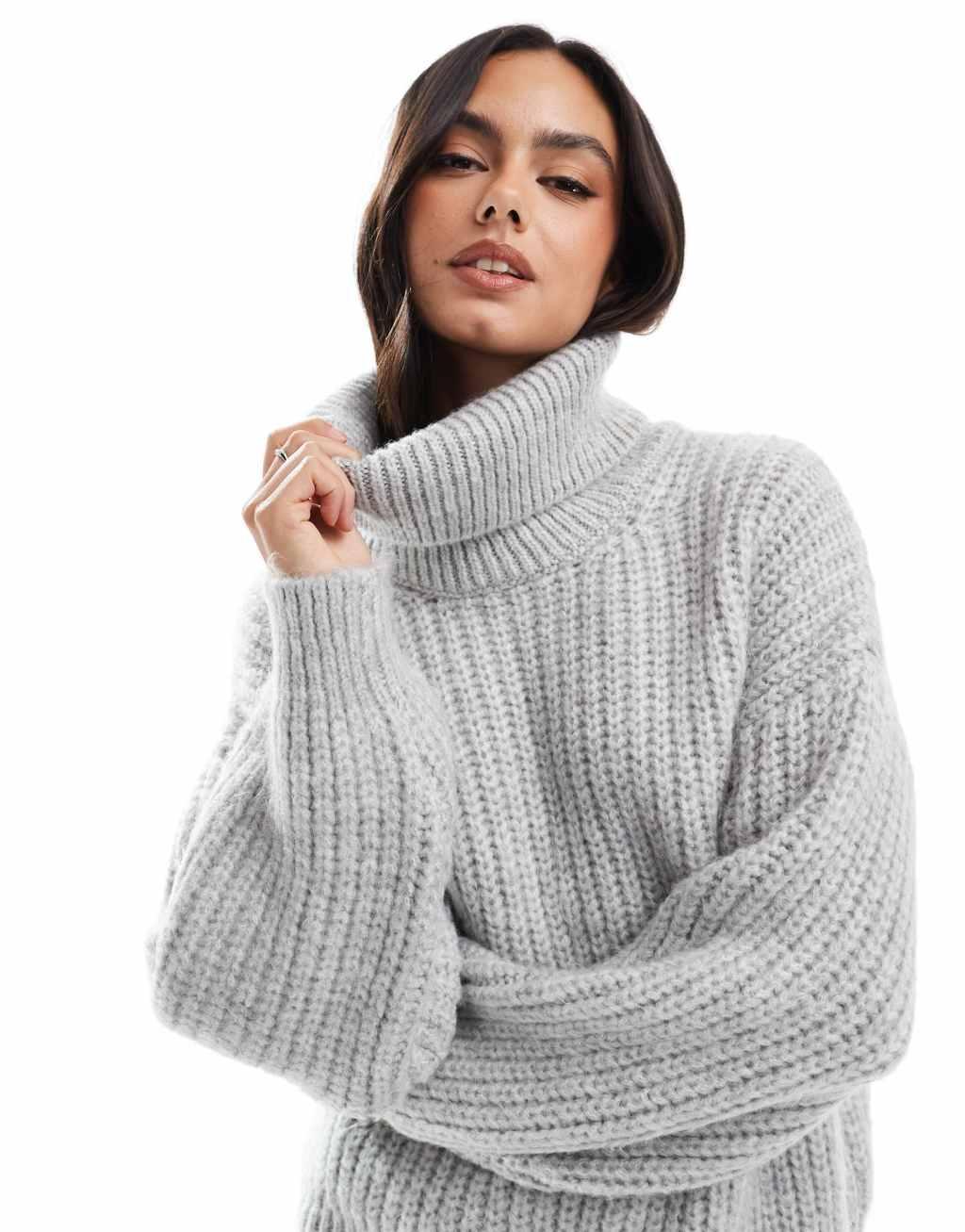 Stradivarius turtle neck chunky sweater in gray Product Image