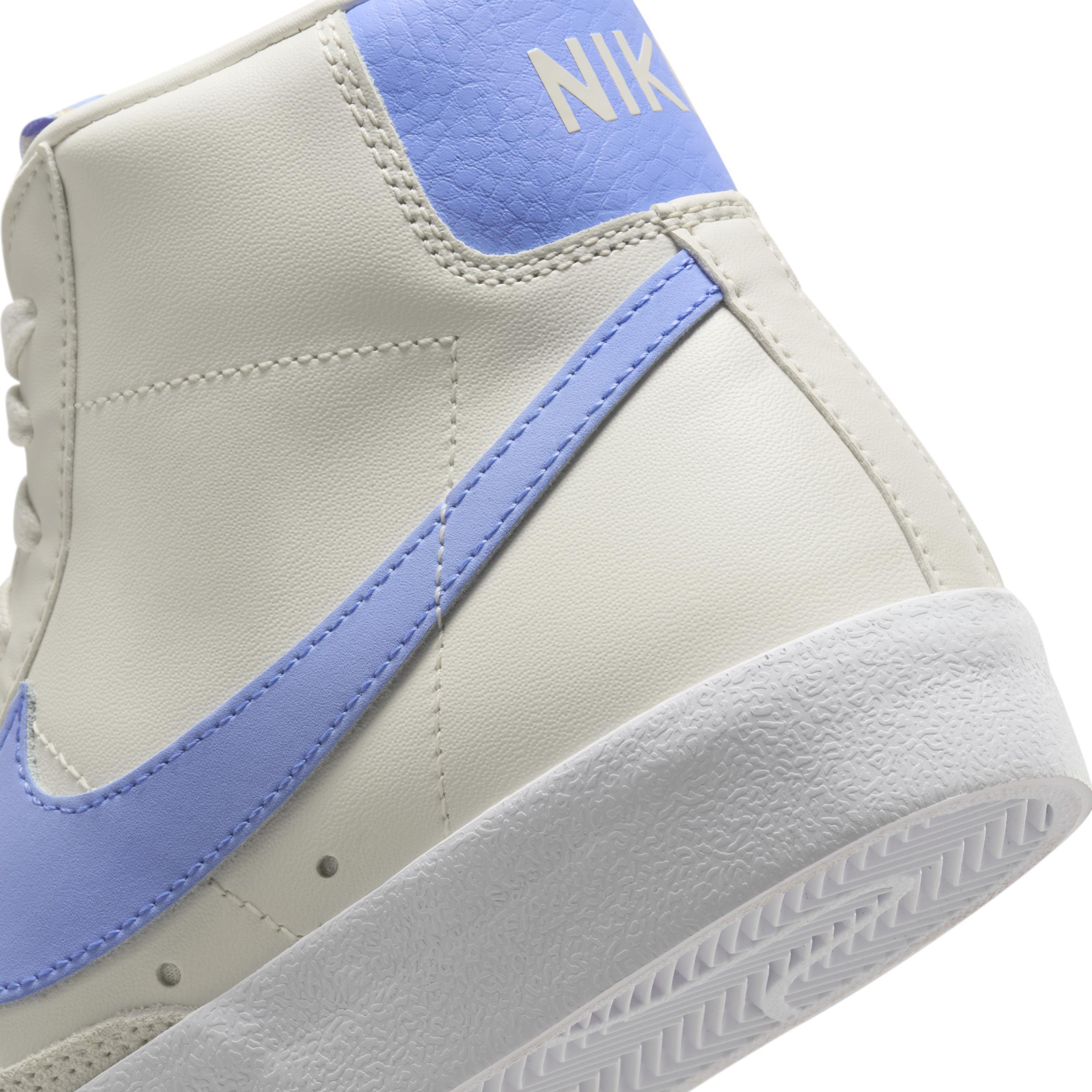 Nike Womens Blazer Mid 77 Shoes Product Image