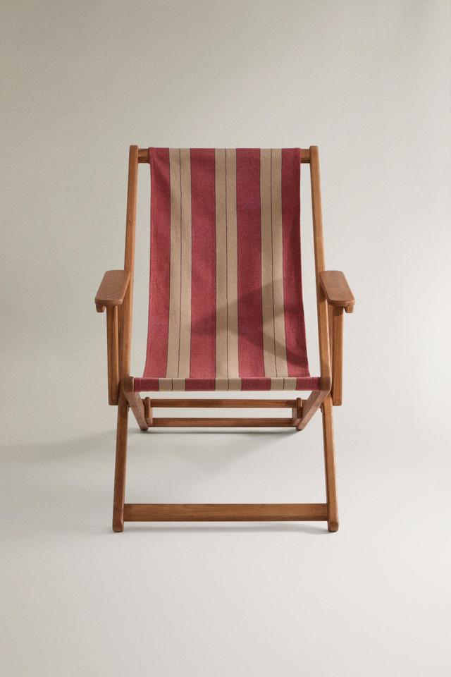 STRIPED FOLDING LOUNGE CHAIR Product Image