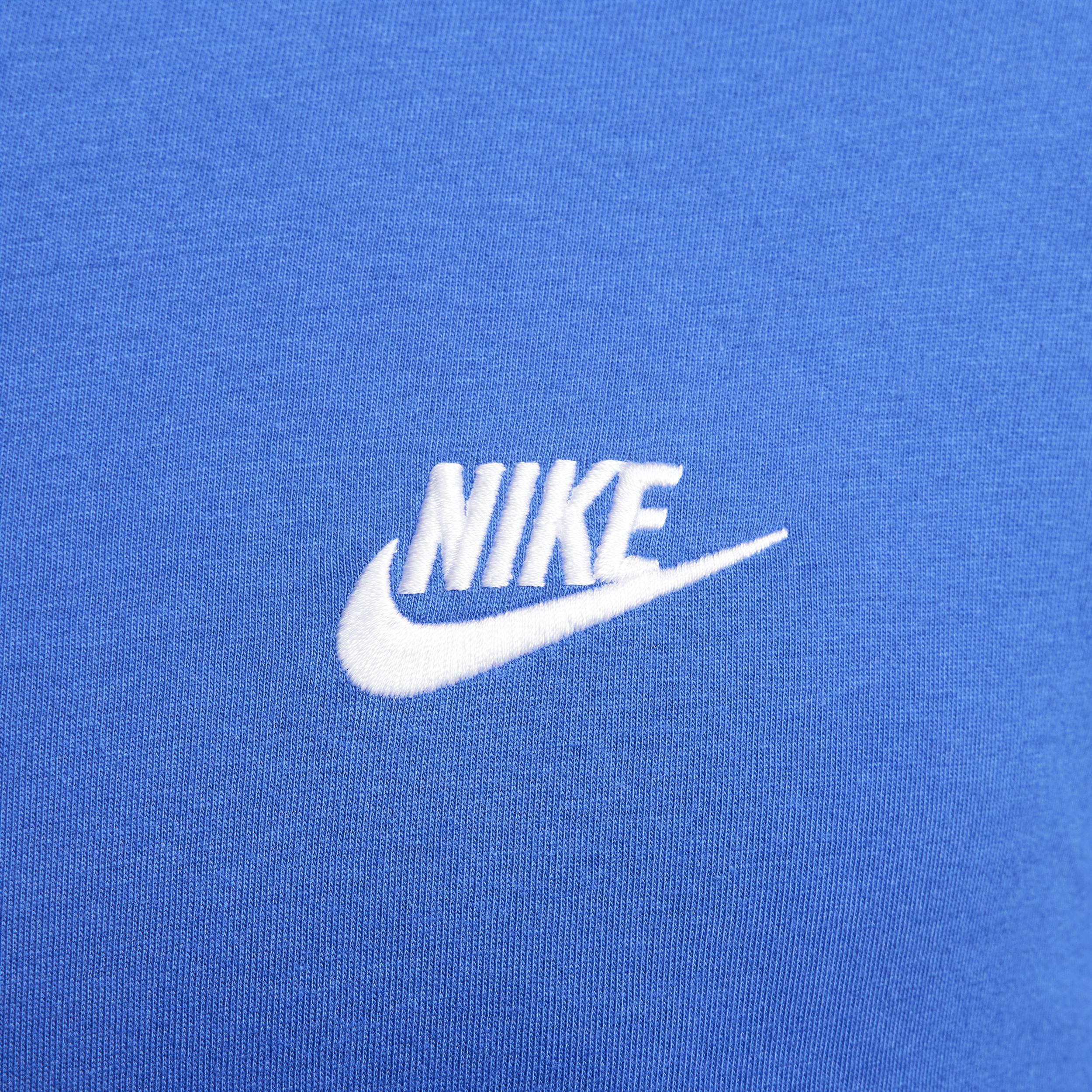 Nike Sportswear Club T-Shirt Product Image