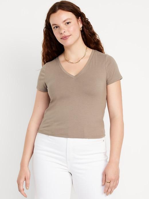 Bestee V-Neck T-Shirt Product Image