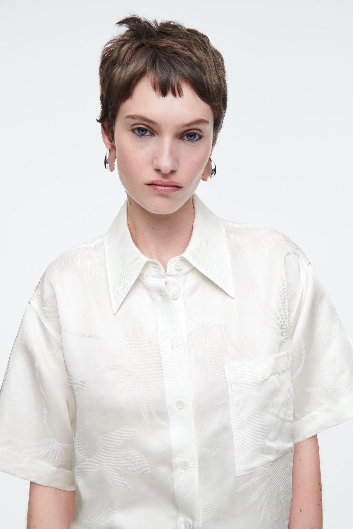 FLORAL-JACQUARD SHORT-SLEEVED SHIRT Product Image