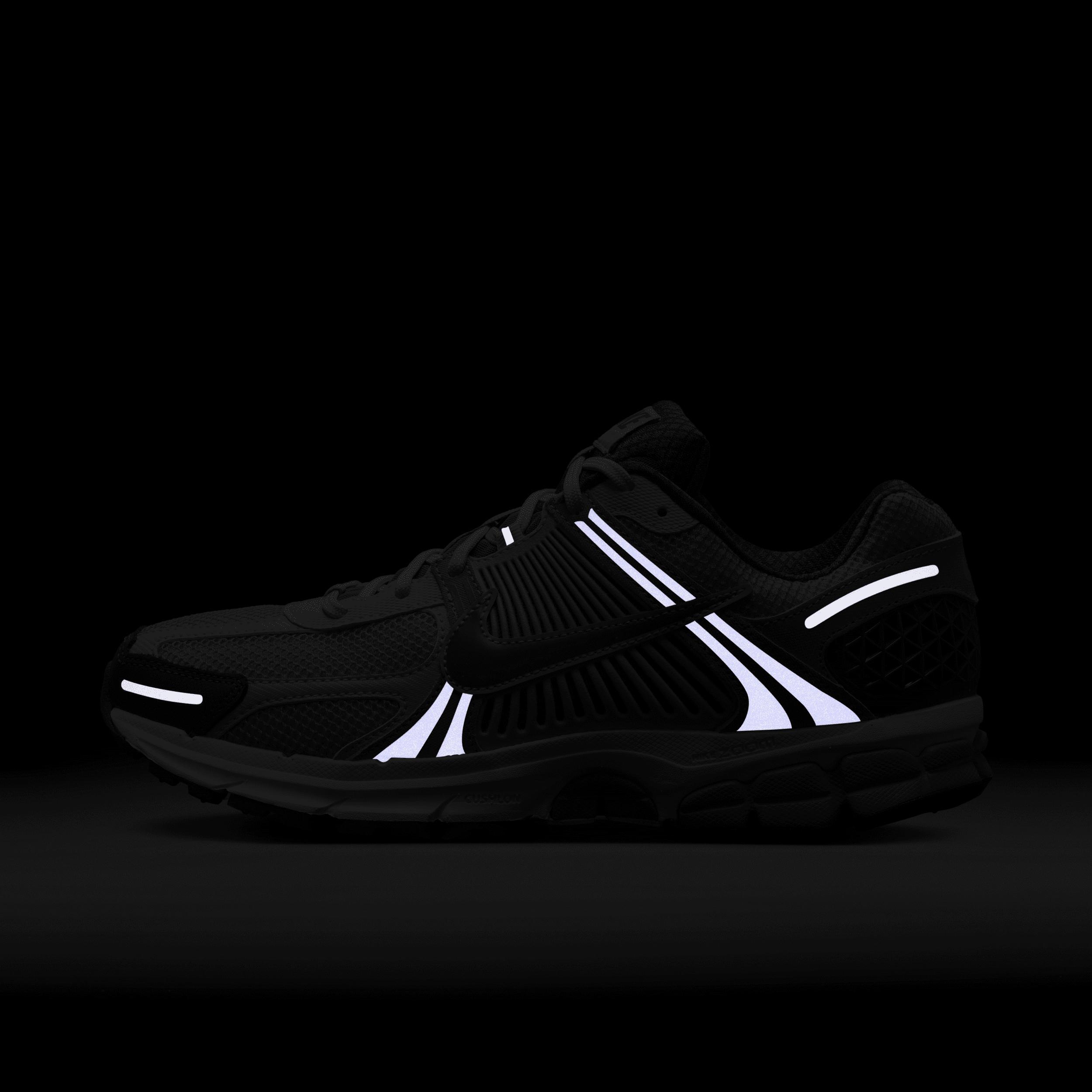 Nike Men's Zoom Vomero 5 Shoes Product Image