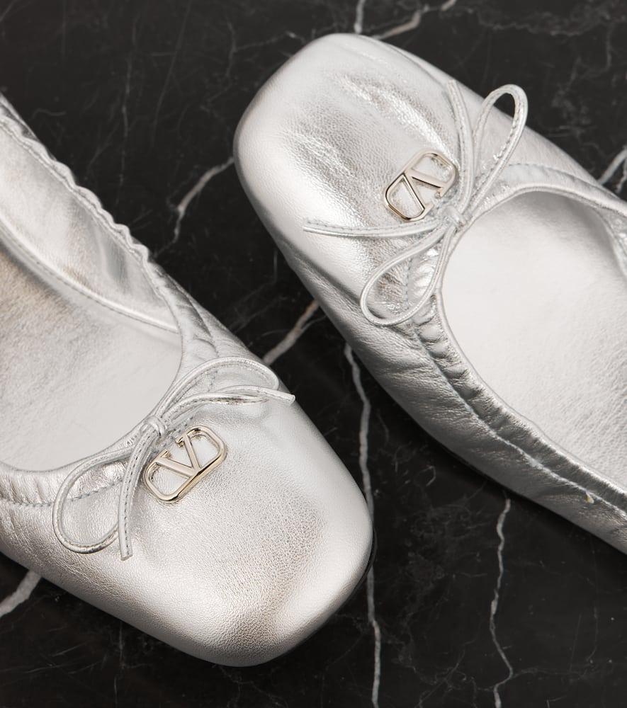 VALENTINO GARAVANI Vlogo Signature Leather Ballet Flats In Silver Product Image