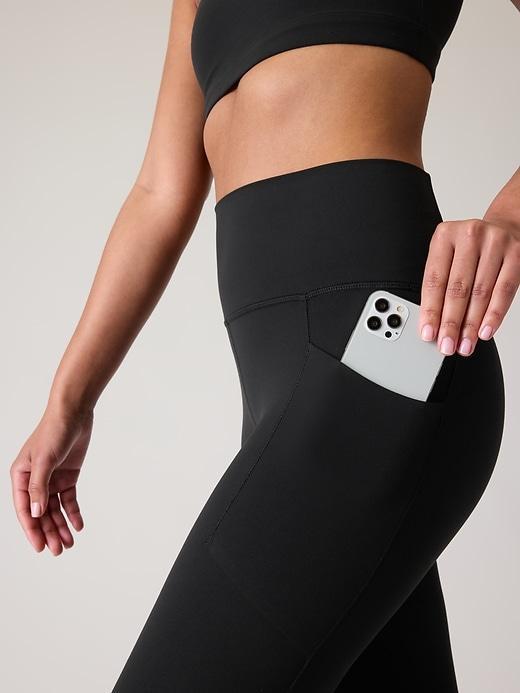 Salutation Stash Cinch 7/8 Leggings Product Image