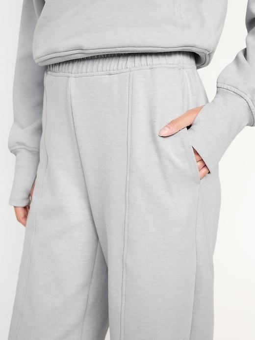 High-Waisted Dynamic Fleece Barrel-Leg Pants Product Image