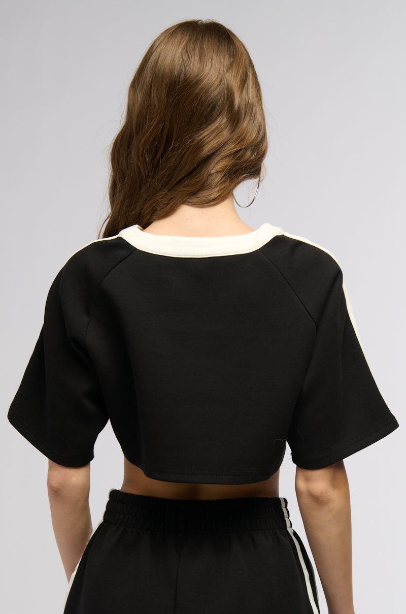 ON POINT BUTTON DOWN CROP TOP IN BLACK Product Image