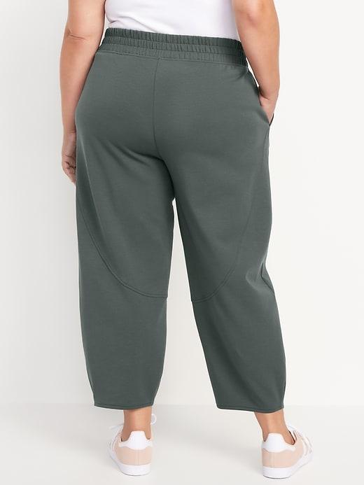 High-Waisted Dynamic Fleece Barrel-Leg Pants Product Image