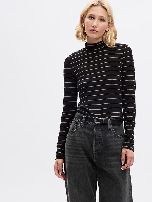 Modern Mockneck Cropped T-Shirt Product Image