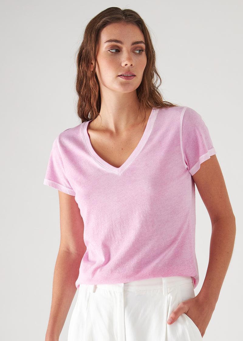 Patrick Assaraf Women's REVERSE SPRAY LIGHTWEIGHT PIMA COTTON V-NECK T-SHIRT Product Image