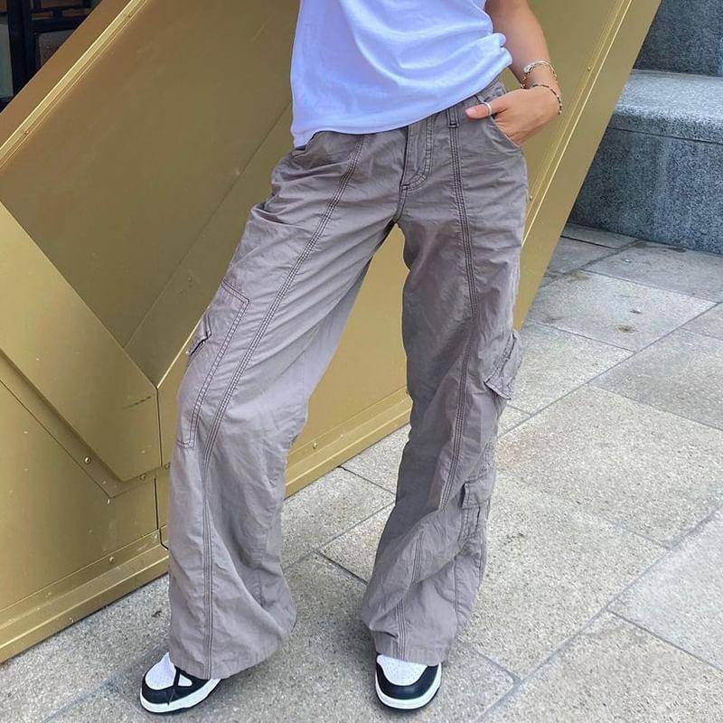 Low-Rise Loose-Fit Cargo Pants Product Image