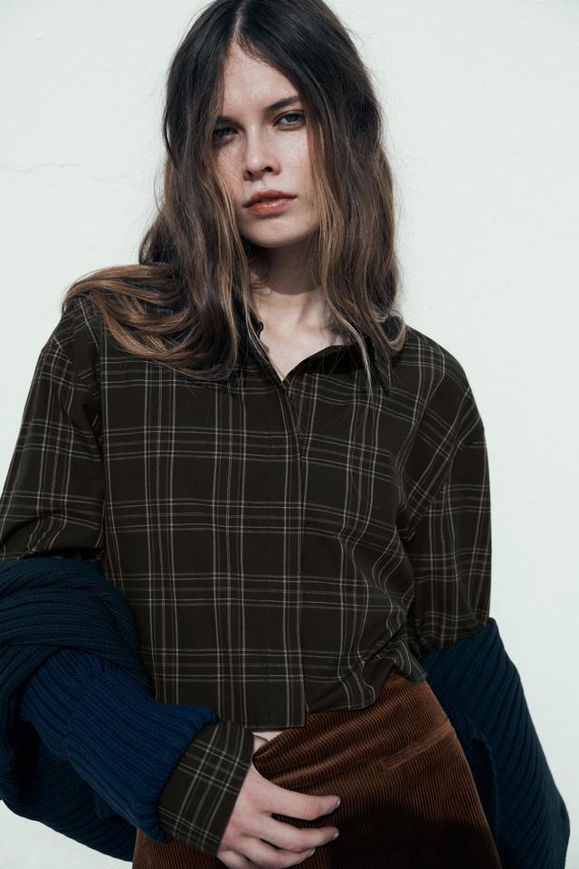 PLAID CROP SHIRT Product Image