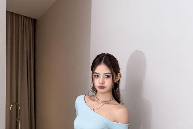 Long Sleeve One Shoulder Plain Top Product Image