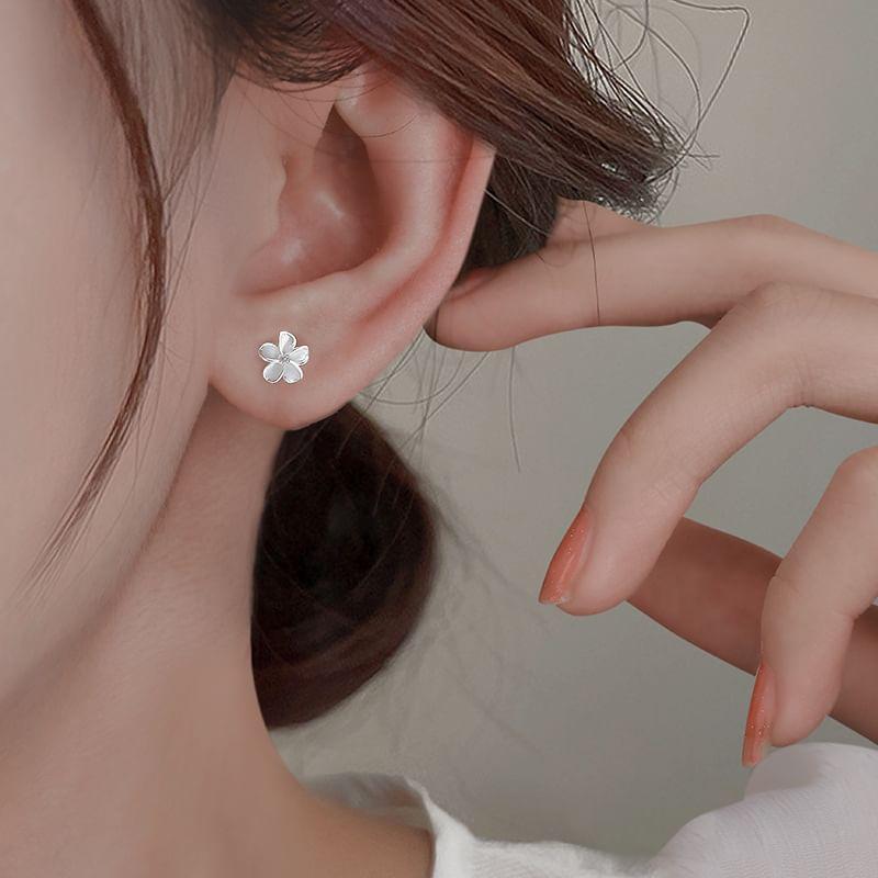 925 Sterling Silver Flower Stud Earring Product Image