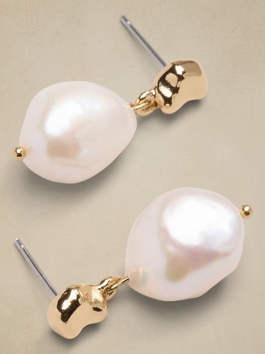 Pearl Drop Earring Product Image