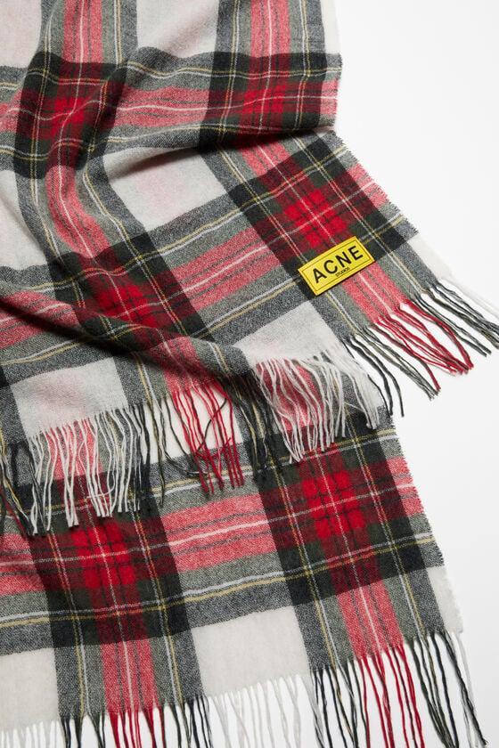 Check fringe scarf Product Image