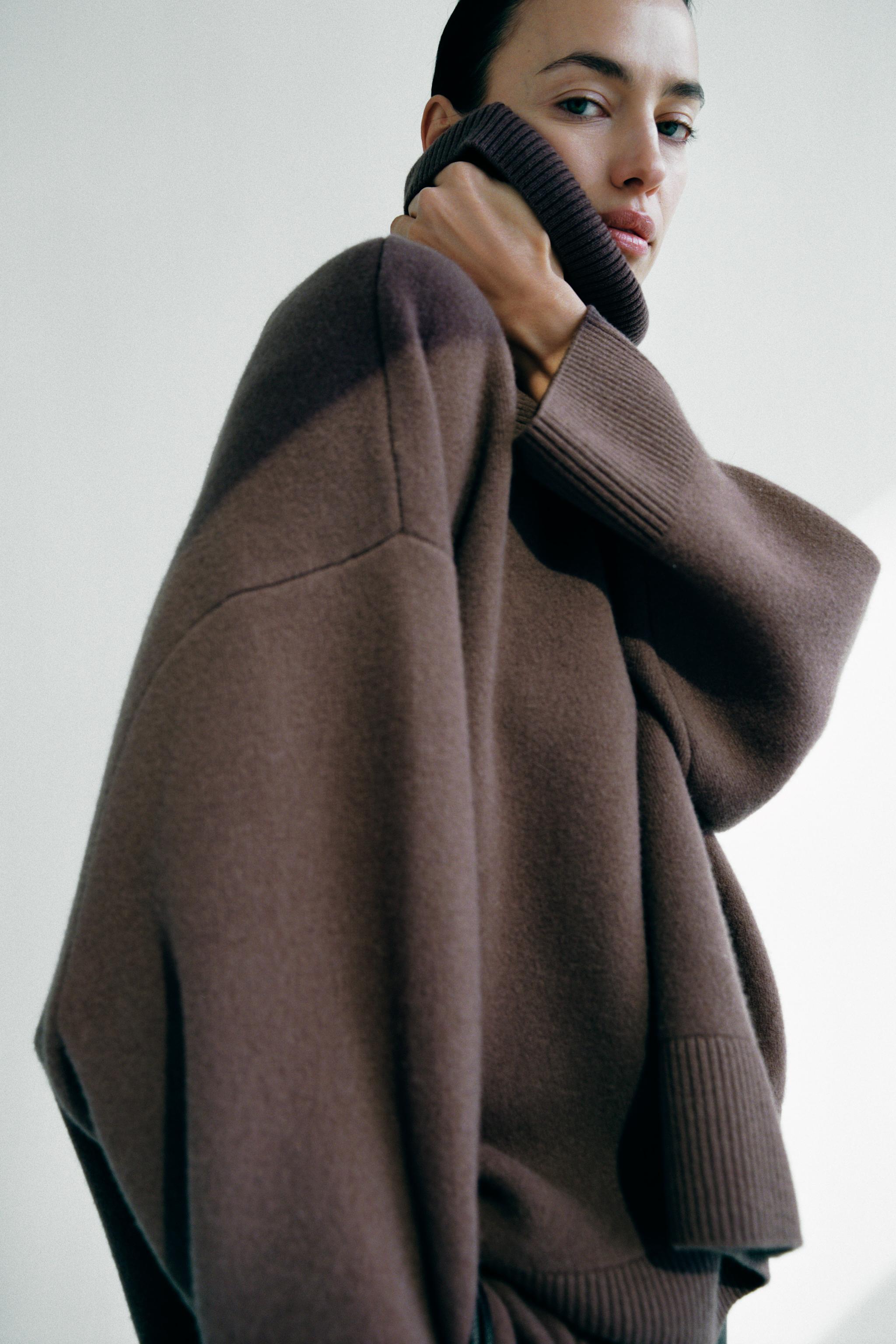 OVERSIZED WOOL SWEATER Product Image