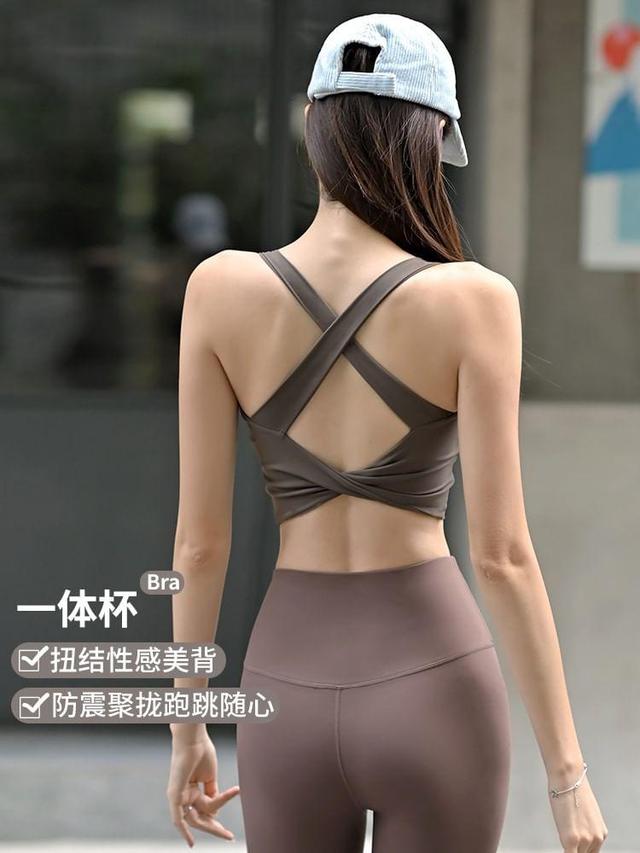 Scoop Neck Plain Padded Open Back Crop Sports Tank Top Product Image