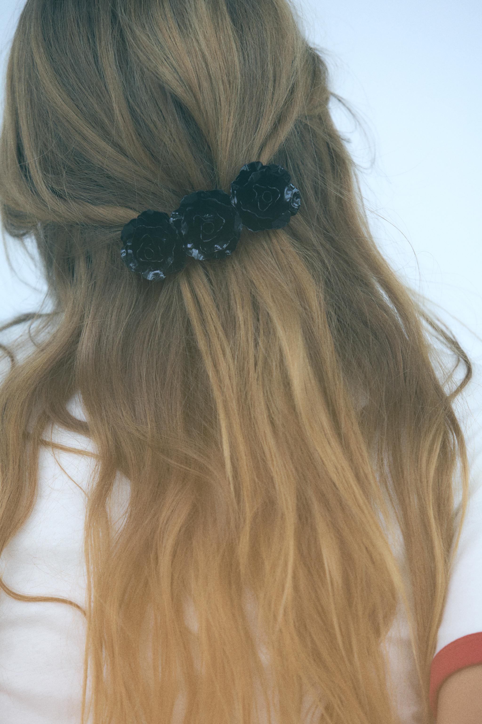 METALLIC FLORAL HAIR CLIP Product Image