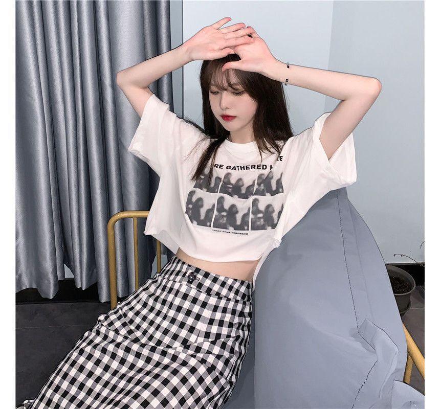 Short-Sleeve Crew Neck Graphic Print Cropped T-Shirt Product Image