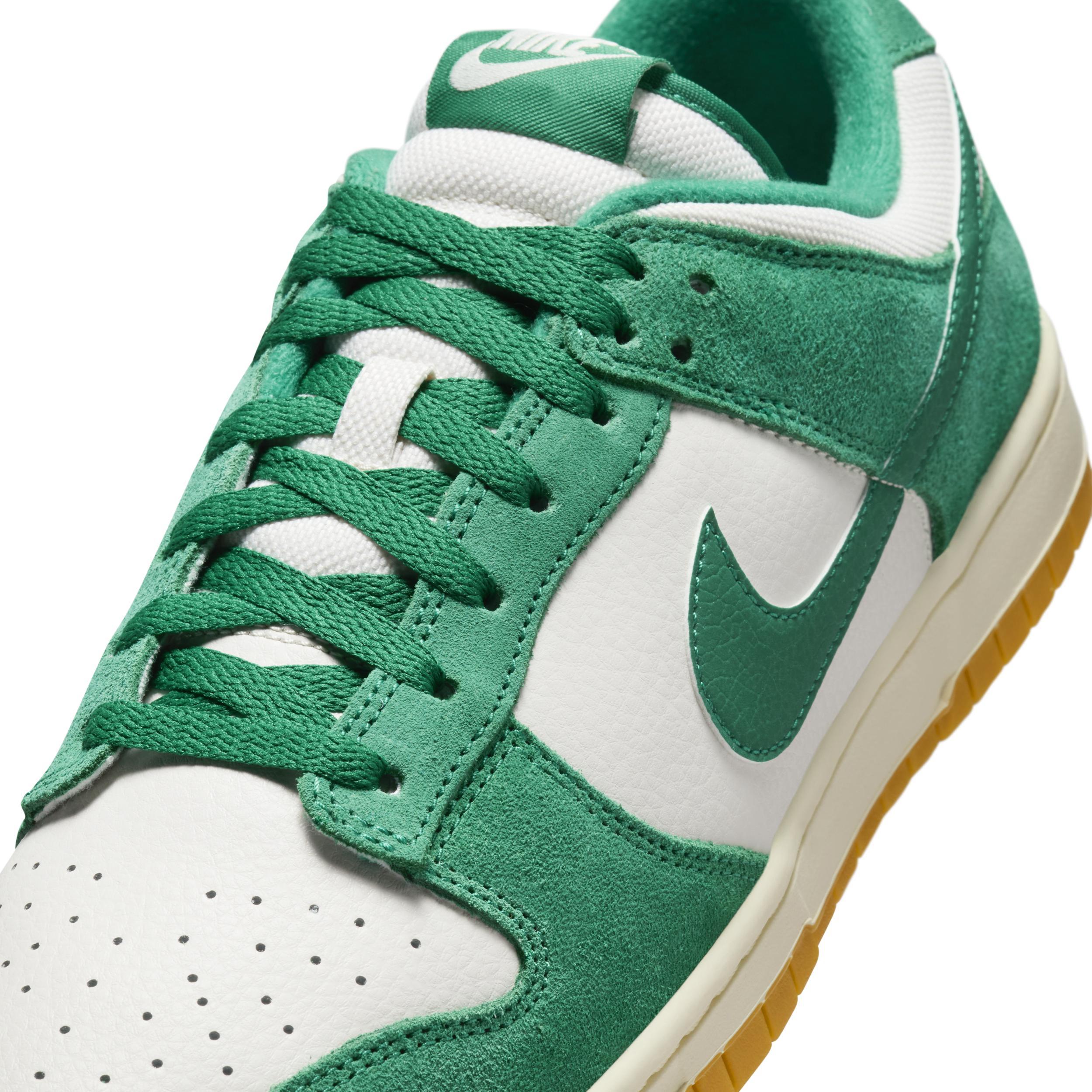 Nike Men's Dunk Low SE Shoes Product Image