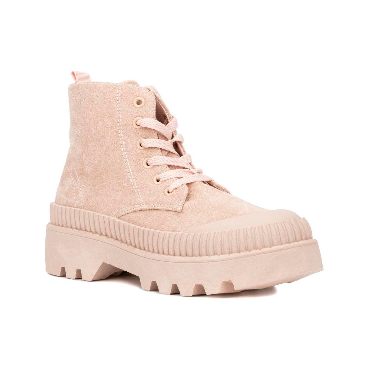 Olivia Miller Womens Tessa Sneaker Product Image