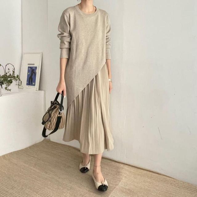 Set: Long-Sleeve Asymmetrical Plain Knit Top + Sleeveless Pleated Midi A-Line Dress Product Image