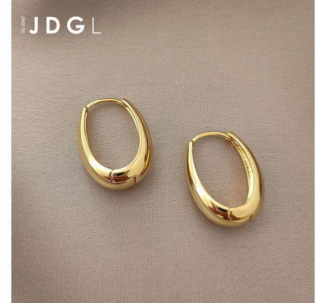 Oval Hoop Earring Product Image